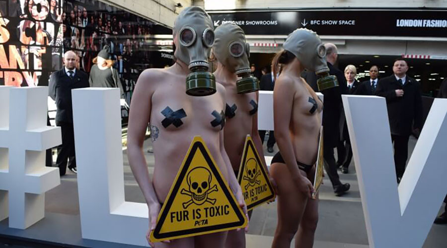 Gas masks & little else: Models in London strip in anti-fur protest (VIDEO)