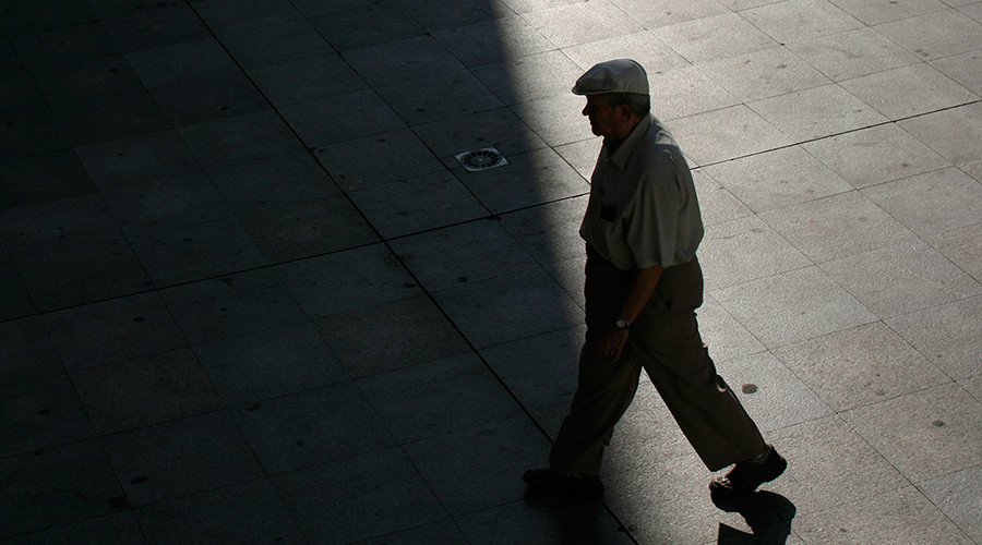 Life expectancy gap between rich and poor is growing – study
