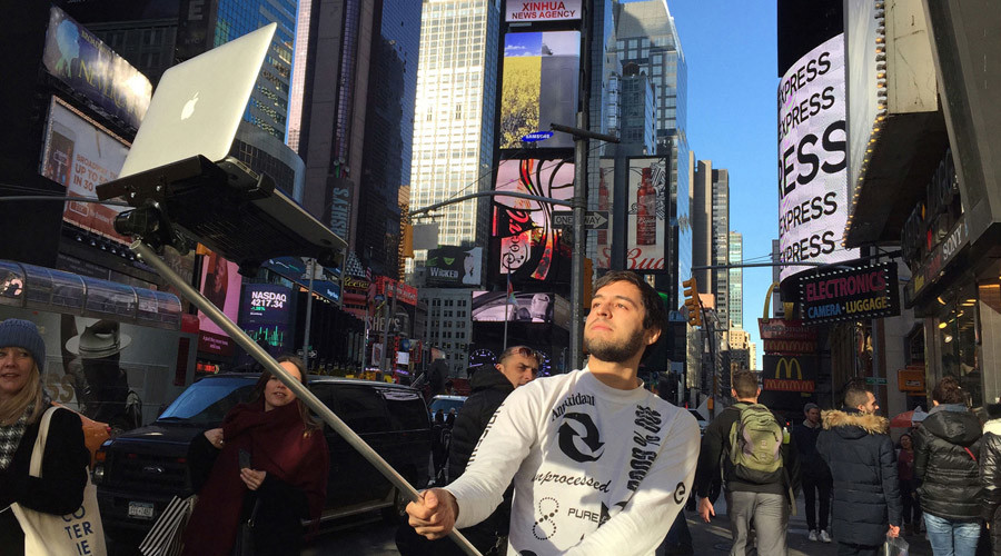 Warning! Clickbait! Macbook selfie sticks are not a thing