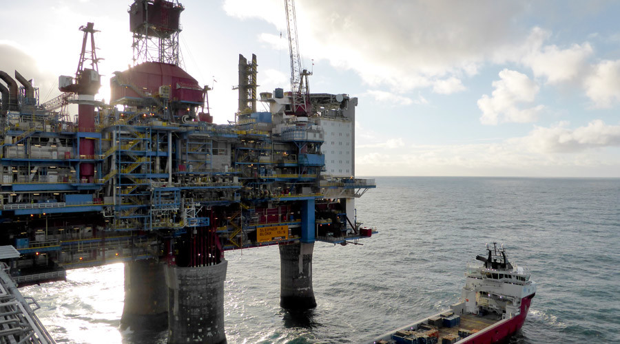 Oil prices rise over signs of market rebound