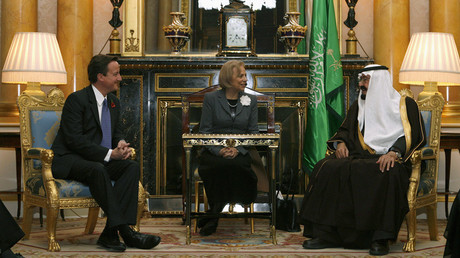 FIle photo: Britain's Conservative Party leader David Cameron (L) speaks with Saudi Arabia's King Abdullah (R) © Alessia Pierdomenico