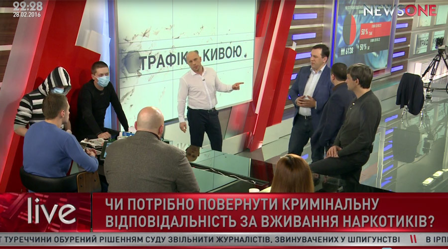 Ukraine’s top narcotics cop makes ‘junkies’ cook drugs live on TV