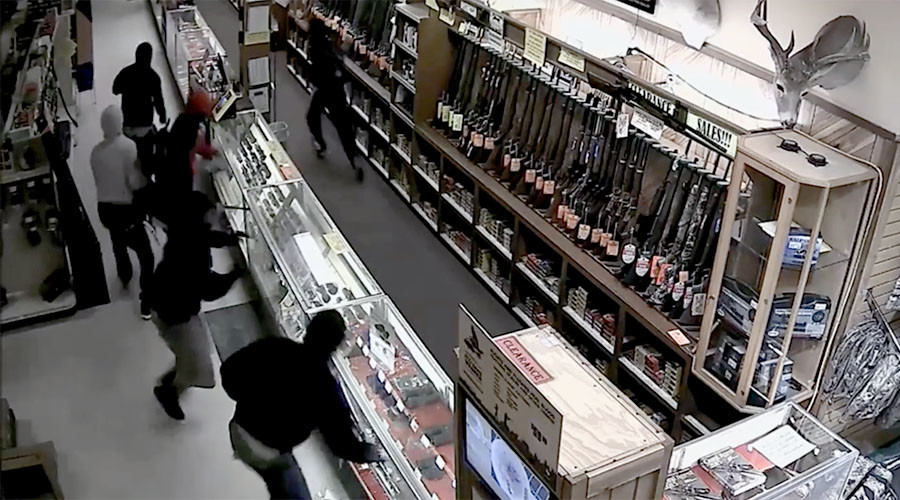 Get your guns: 10 hooded thieves steal 50 weapons from Texas store (VIDEO)