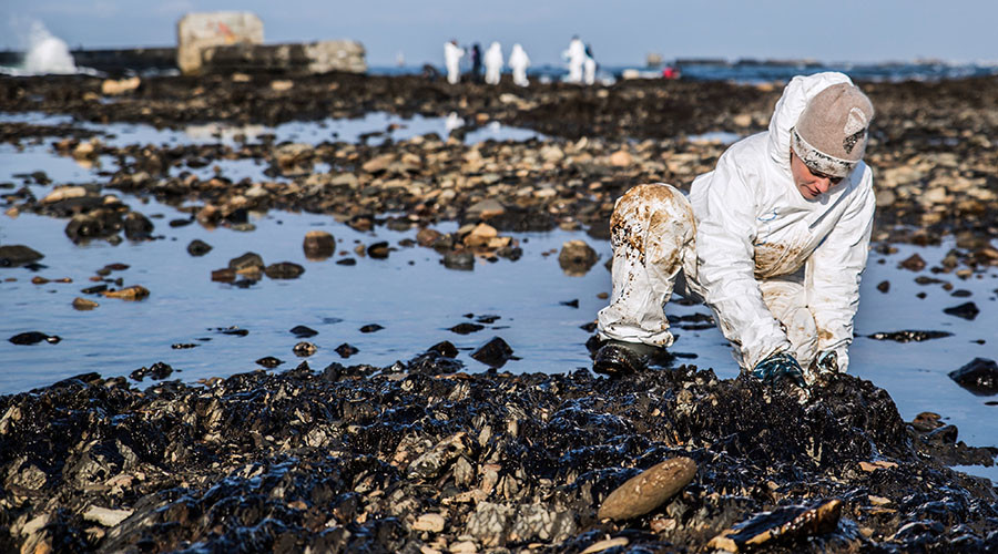 Russian prosecutor’s office probes large Rosneft oil spill in Far East