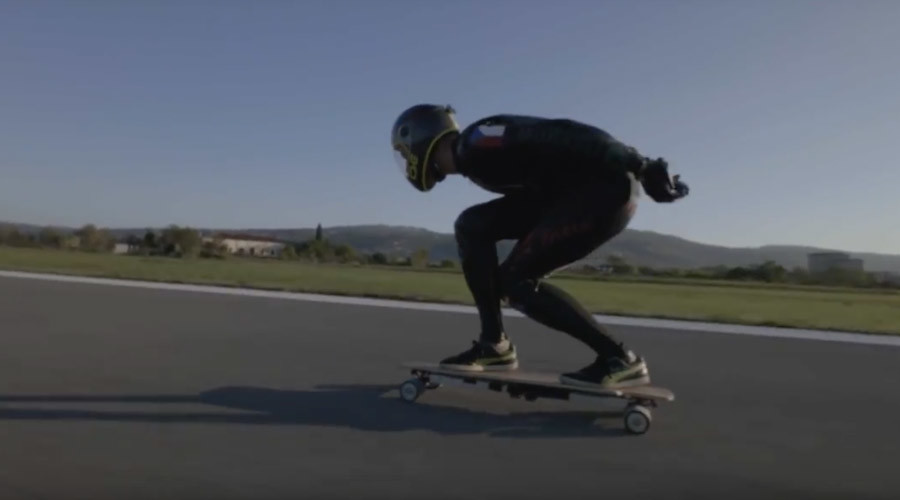 Jet skater: Daredevil sets longboard land speed record, then crashes (VIDEO)