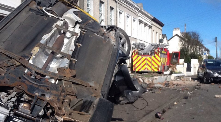 Delinquent duo steal N. Irish fire engine, destroy 8 cars & crash into house (PHOTOS)