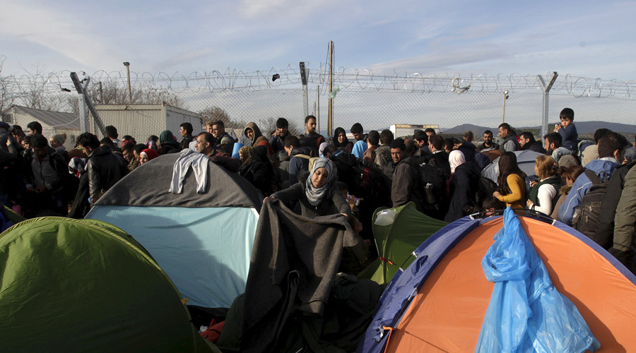 Greek governor urges state of emergency as thousands of migrants stranded at Macedonian border
