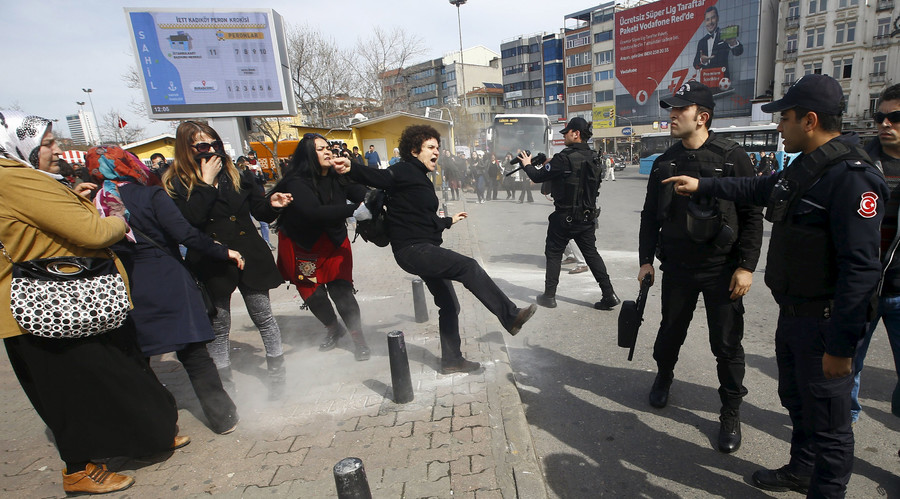 Turkish police break up women’s protest with rubber bullets