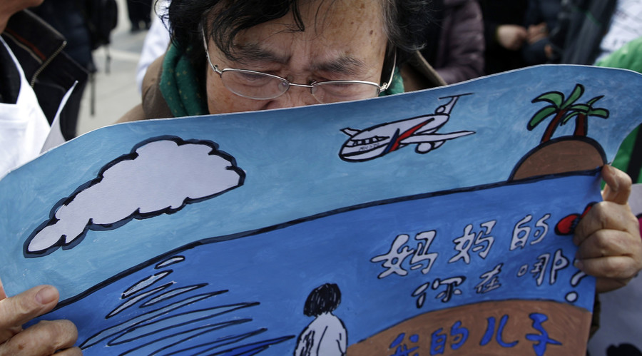New suspected MH370 fragment discovered on Reunion beach, same as last year’s