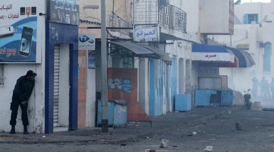 45 killed as Islamists raid Tunisian town near resort area (VIDEO)
