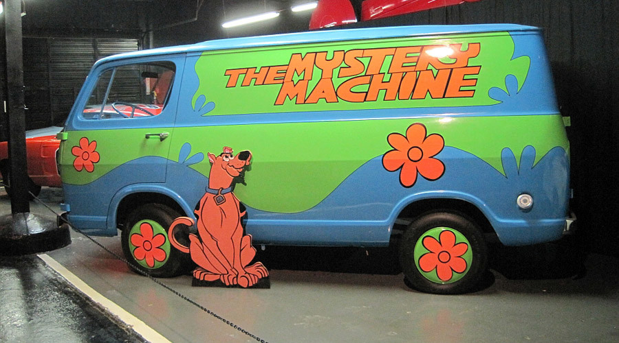 Jeepers! Scooby Doo Mystery Machine chased by California police — RT Viral