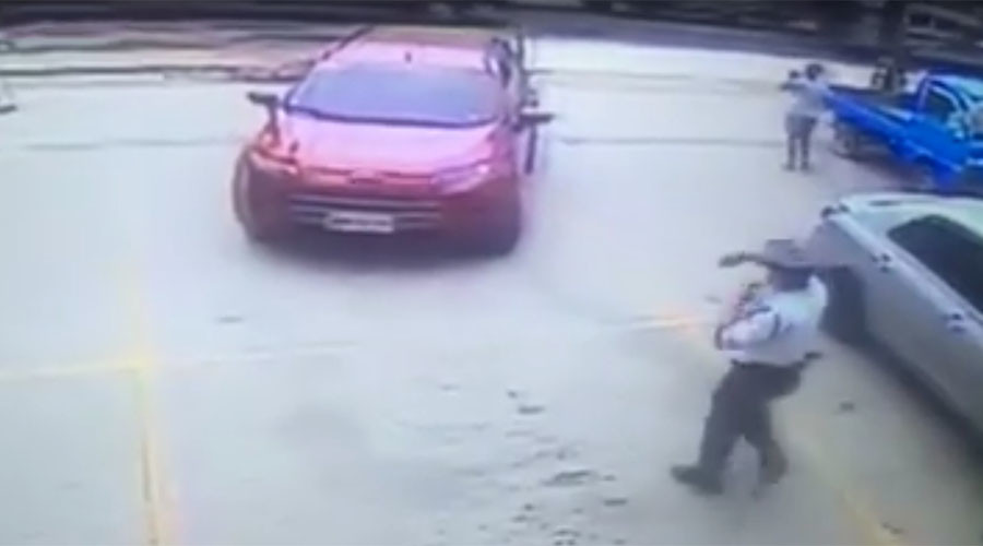 Guard unwittingly directs driverless car out of parking lot (VIDEO)