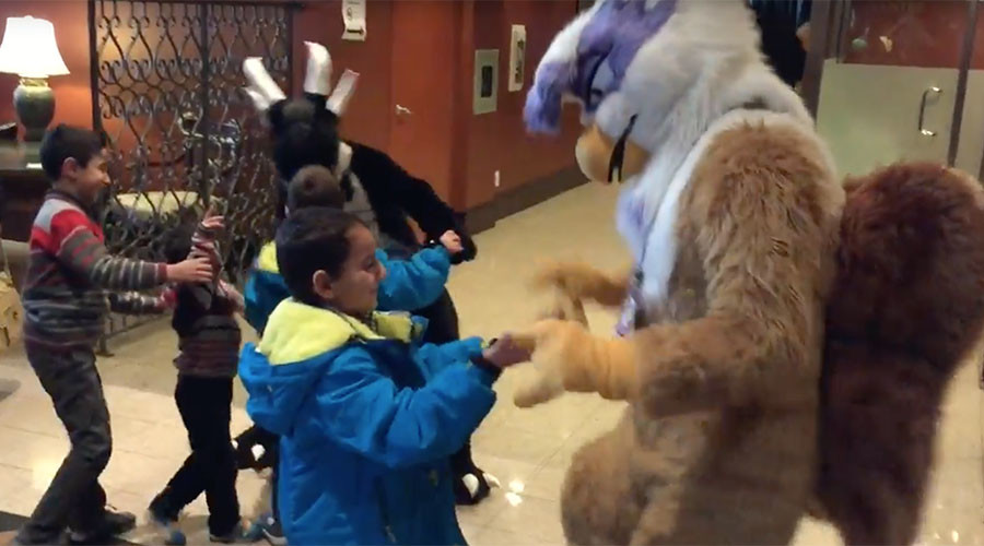 Syrian refugees welcomed by furry friends at Canadian convention (HEARTMELTING PHOTOS)