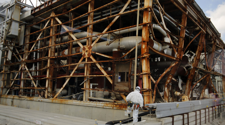 Bad news for bots: Fukushima cleanup robots overpowered by radiation (VIDEOS)