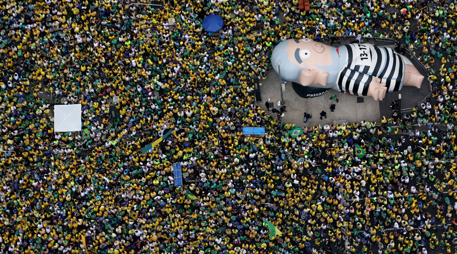 An inflatable doll known as "Pixuleco" of Brazil's former President Luiz Inacio Lula da Silva is seen during a protest against Rousseff, part of nationwide protests calling for her impeachment, in Sao Paulo, Brazil, March 13, 2016. © Paulo Whitaker