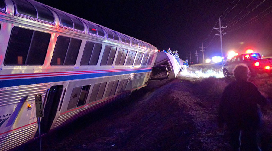 Chicago-bound Amtrak train with over 140 on board derails in Kansas, nearly 30 injured
