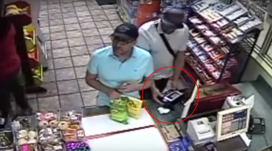 Cyber thieves install credit card skimmer in three seconds (VIDEO)