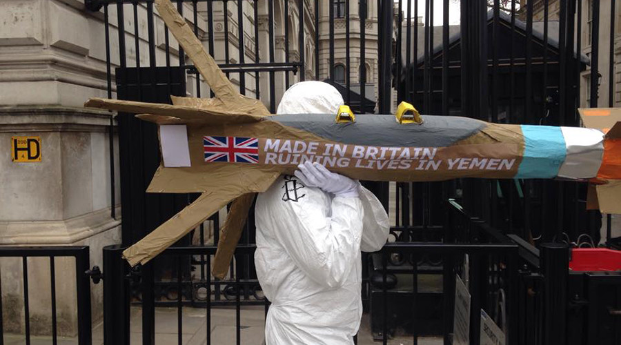 ‘Missiles’ delivered to Downing Street in protest at British arms used in Yemen war (VIDEO)