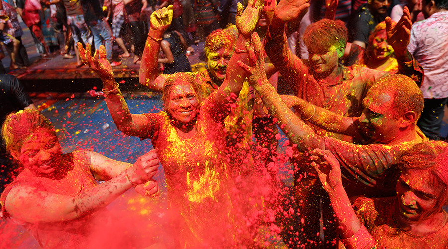 Festival of Colors: Holi week kicks off as Pakistan grants official status (PHOTOS, VIDEOS)