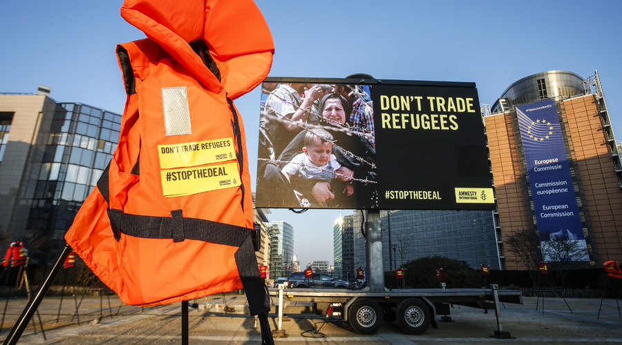 ‘Don’t trade refugees!’ EU outsourcing human rights obligations to brutal Turkish regime – NGOs