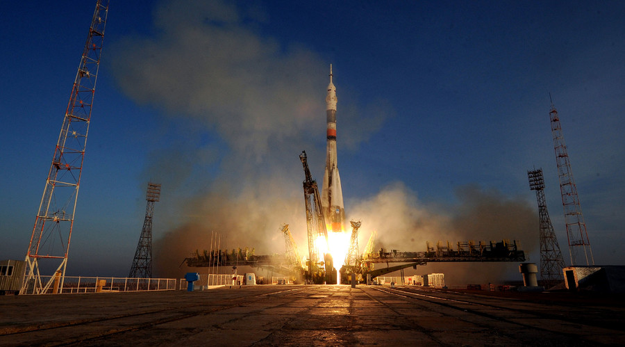 Soyuz docks with Intl Space Station, sends 3 new crewmembers aboard