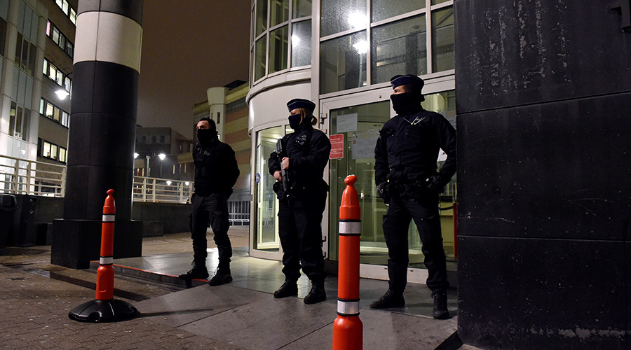 ‘Western intelligence drowning in ocean of information’ - former MI5 officer