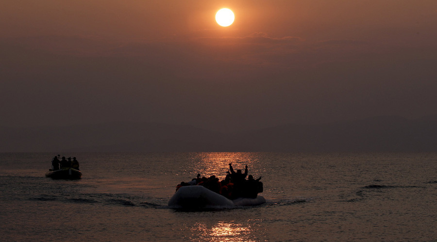 Greece starts evacuation of 6,000 refugees from islands per EU deal