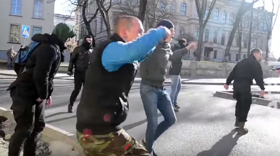 Ukrainian neo-Nazi mob raids LGBT event in Lvov, scares off riot police (VIDEO)