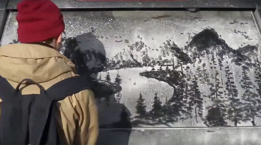 Muddy masterpieces: Artist turns dusty cars into 'canvases on wheels' (VIDEO)