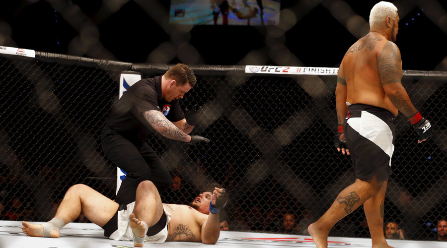UFC Fight Night 85: Mark Hunt drops Frank Mir, McGregor in focus again
