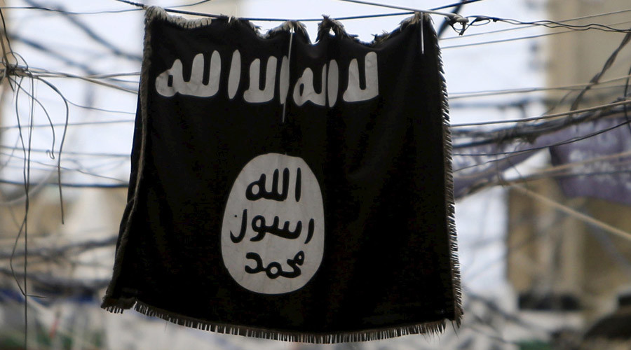 An Islamic State flag © Ali Hashisho