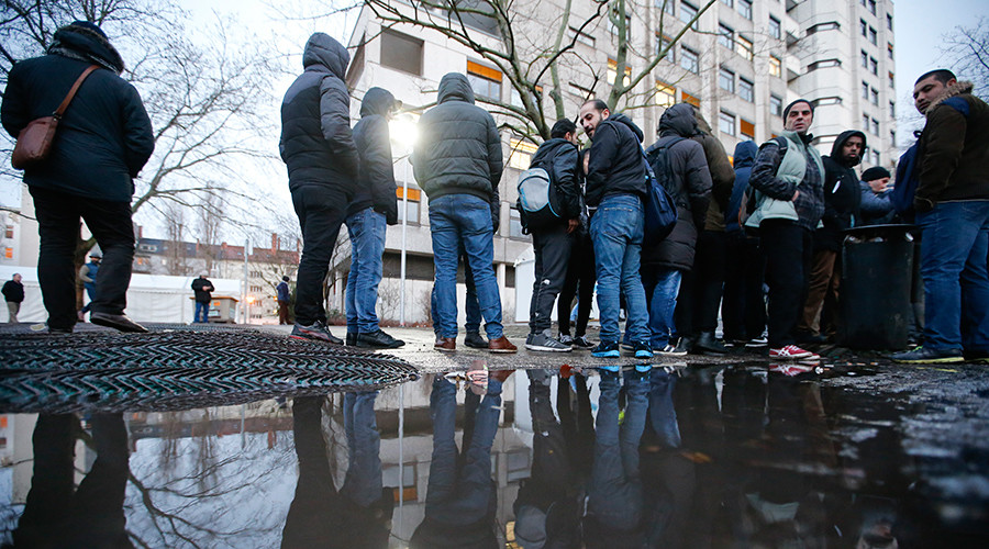 2 sides of German migrant crisis: Refugee & right-wing activist speak to RT Doc