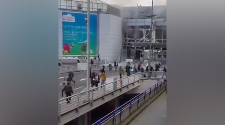 Terrified Brussels airport visitors flee terminal building after twin blasts (VIDEO)