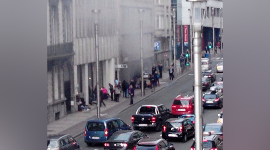 Smoke billowing from Maalbeek station in Brussels (VIDEO)