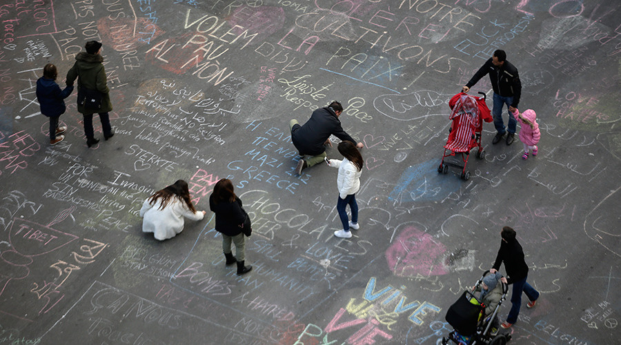 Solidarity amid terror & grief: Brussels square filled with heartwarming messages, rooms offered