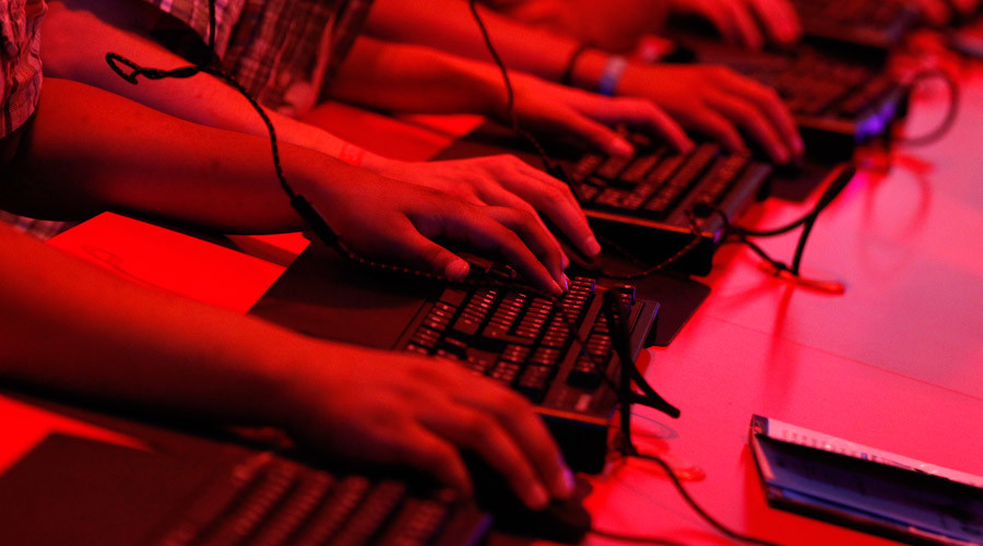 UK's top cop tells banks not to refund cyber-crime victims, even as online defenses declared useless