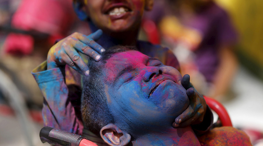 Holi highlights: Colors festival welcomes spring & triumph of good over evil (PHOTOS, VIDEOS)