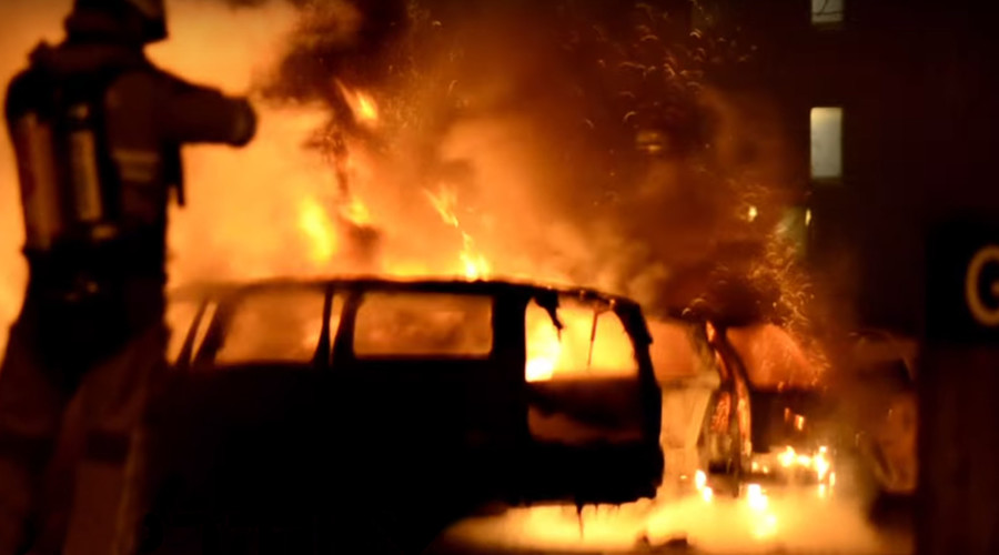 Vehicles set ablaze for 2nd night amid riots in Stockholm suburb (VIDEO)