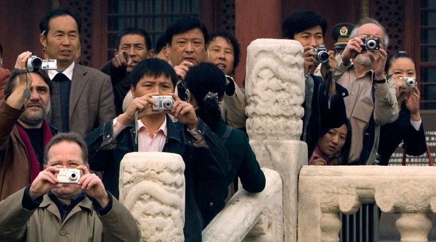 Chinese tourists spend $215 billion overseas