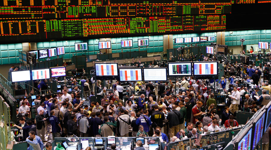 Speculators cut bearish bets on oil