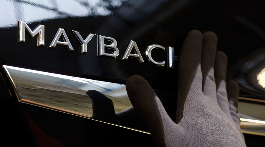 Only in Moscow? Luxury Maybach limo gets rear-ended by... another luxury Maybach limo (VIDEO)
