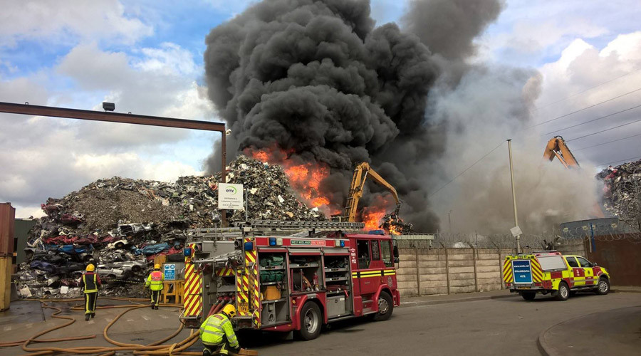 Firefighters battle ‘severe’ Birmingham scrapyard blaze (VIDEO)