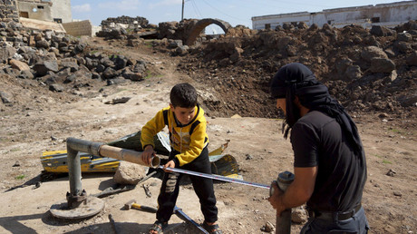 Civilians fix damaged water pipes in the rebel held al-Ghariyah al-Gharbiyah town, in Deraa province, Syria February 28, 2016. © Alaa Al-Faqir 
