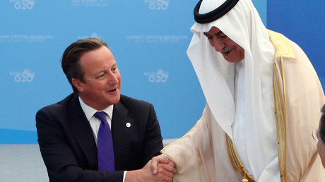 British Prime Minister David Cameron (L) and Saudi Arabia's Finance Minister Ibrahim Al-Assaf © Sergei Karpukhin