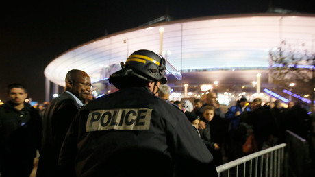 FILE PHOTO: Police control crowds leaving the Stade de France where explosions were reported to have detonated outside the stadium during the France vs German friendly match near Paris, November 13, 2015. © Gonazlo Fuentes