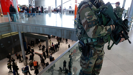 French soldiers patrol inside the Charles de Gaulle International Airport in Roissy, near Paris, France, March 23, 2016 © Philippe Wojazer 