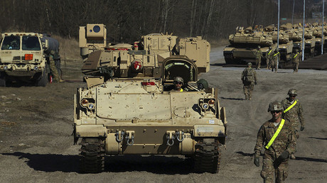 U.S. Army soldiers unload M1 Abrams tanks which will participate in exercises at the training ground in Drawsko Pomorskie, Jankowo Pomorskie, northwestern Poland. © Cezary Aszkielowicz / Agencja Gazeta