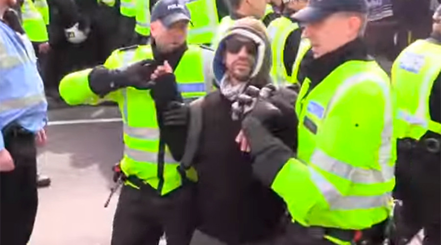 Arrests made after clashes at far-right and anti-fascist rallies in Dover (VIDEO)