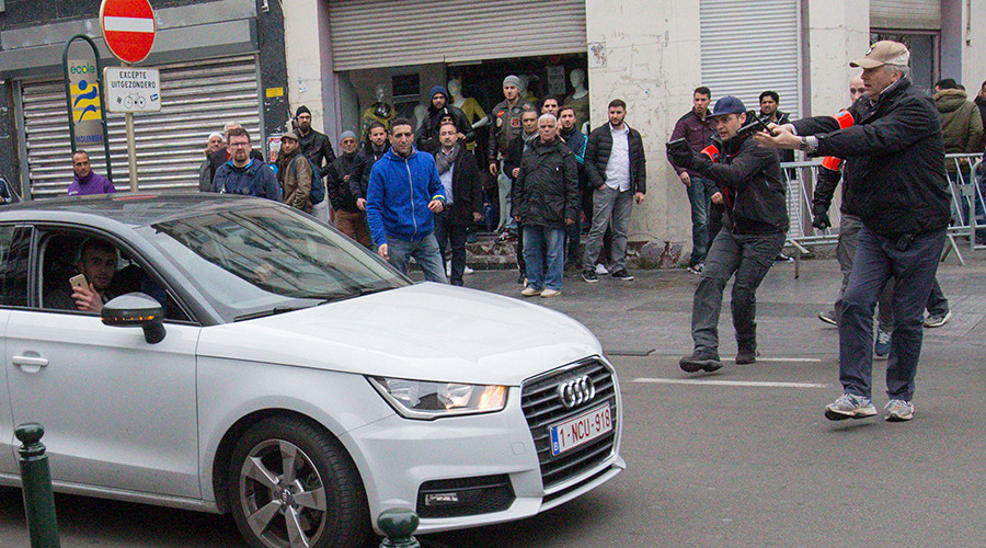 Car charges at police, runs down woman, during Brussels anti-Islam protest (VIDEO)