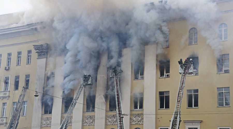 Evacuation as massive blaze strikes Ministry of Defense HQ in Moscow